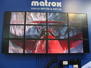 Matrox 12-Monitor-Lösung